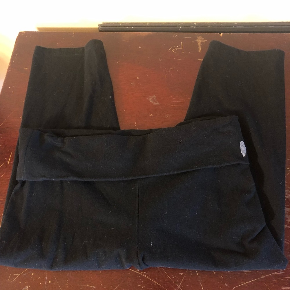 VS Cropped Black Yoga Pants